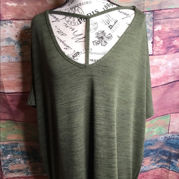 Boohoo Tops - Boohoo 🌸SOLD🌸 Peep Chest Shirt